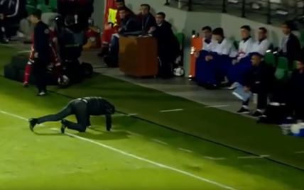 Экс-тренер "Шахтера" сильно облажался во время приема мяча спиной в матче Лиги наций