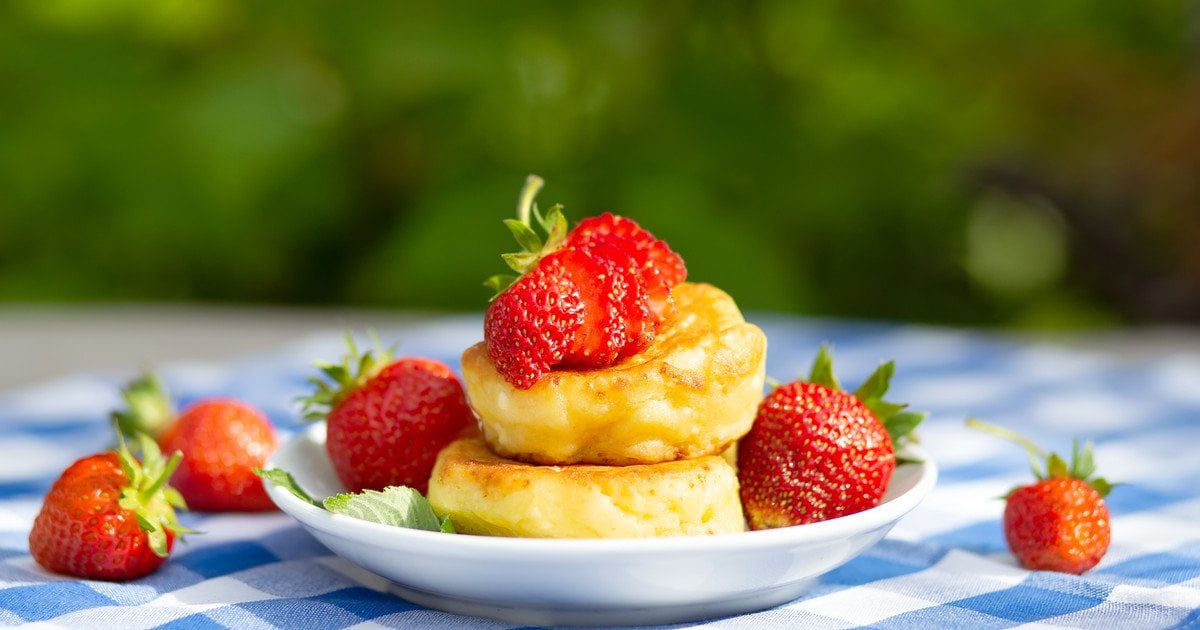 Сырники с клубникой