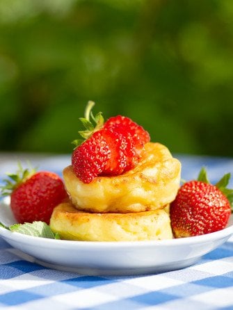 Сырники с клубникой
