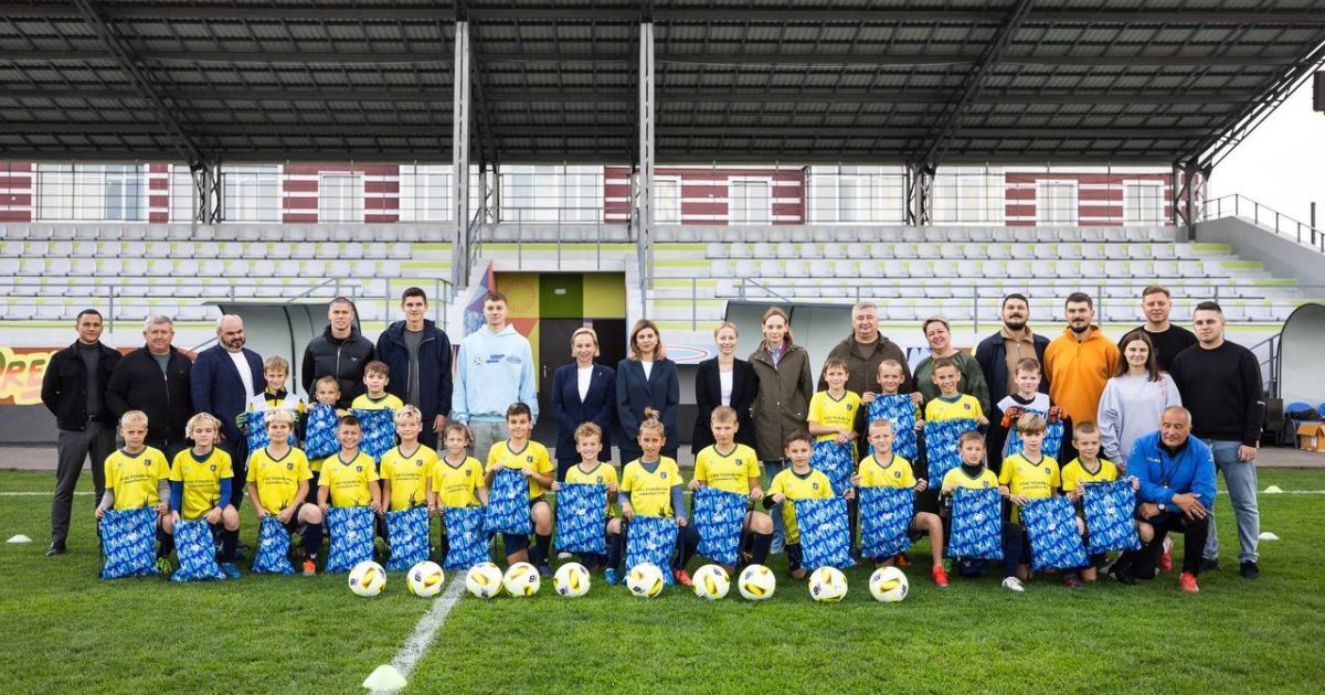 У Гостомелі відновили центральний стадіон