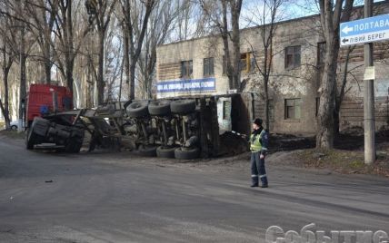 На Днепропетровщине здание сервисного центра МВД "утонуло" в свиных фекалиях
