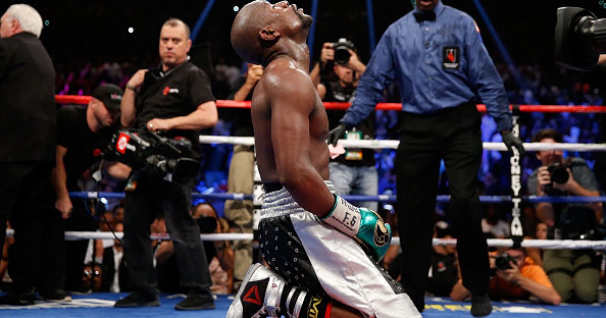 Мейвезер уходит.