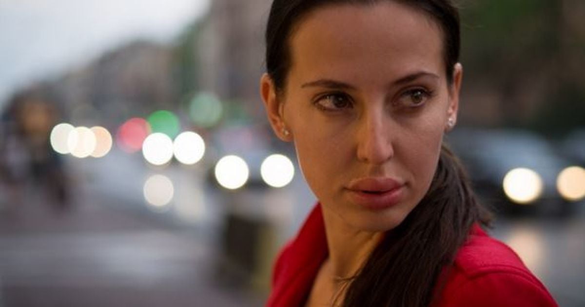 Мерило позирует перед камерами в эффектных образах