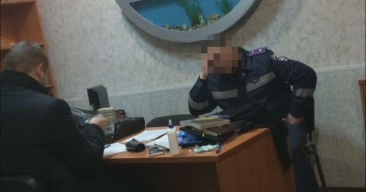 Поліцейські Кам'янського платили данину керівництву за вигідні місця чергування