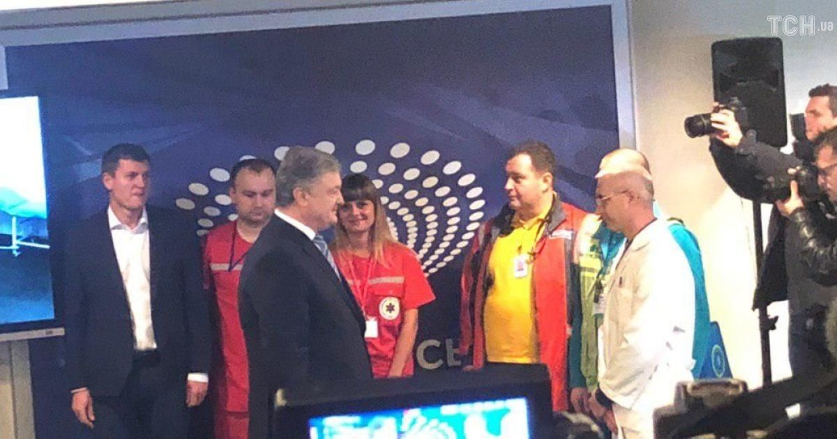 Порошенко приїхав на "Олімпійський" для здавання аналізів