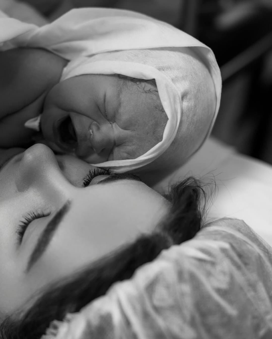 Владимир Остапчук с женой и их новорожденным сыном / © instagram.com/vova_ostapchuk