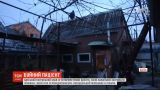 В Одессе полицейский упал с крыши при попытке задержать психически больного человека