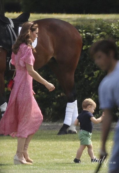 Герцогиня Кембриджська з дітьми / © Associated Press