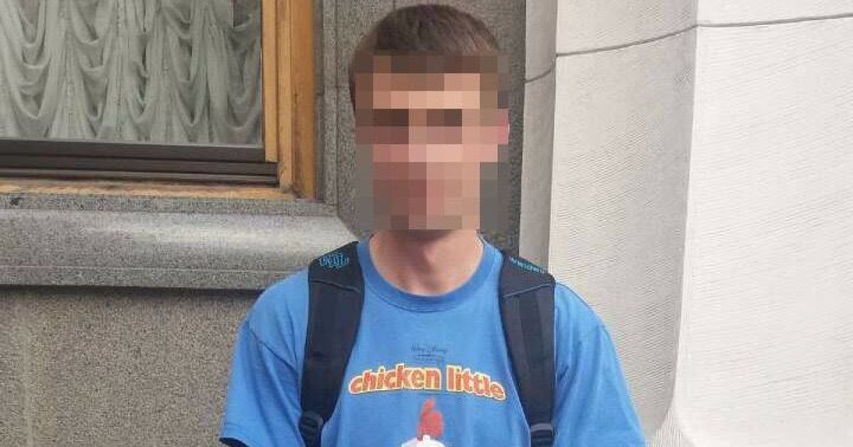 У Києві затримали молодика, який зробив "антидержавний нецензурний надпис" на вікні Верховної Ради