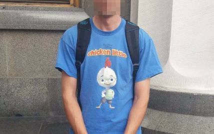 У Києві затримали молодика, який зробив "антидержавний нецензурний надпис" на вікні Верховної Ради