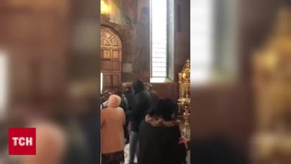 Церковне побоїще в храмі в Черкасах! Бої кулаками, лавками та відрами!