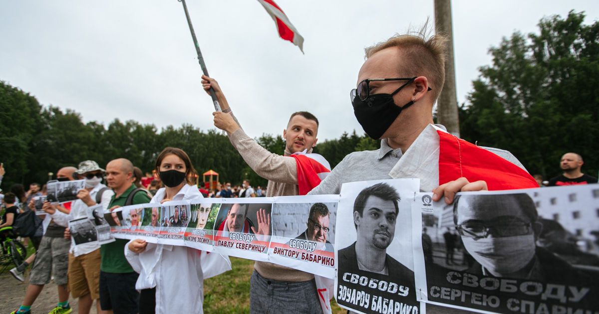 Протестувальники в Білорусі кричали "Завтра, завтра!" шляхом додому
