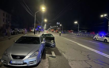 В Киеве водитель на большой скорости сбил на блокпосту двух нацгвардейцев, один погиб на месте (видео)
