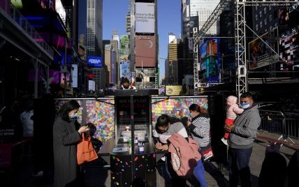 В Нью-Йорке устроили символическое прощание с 2020 годом
