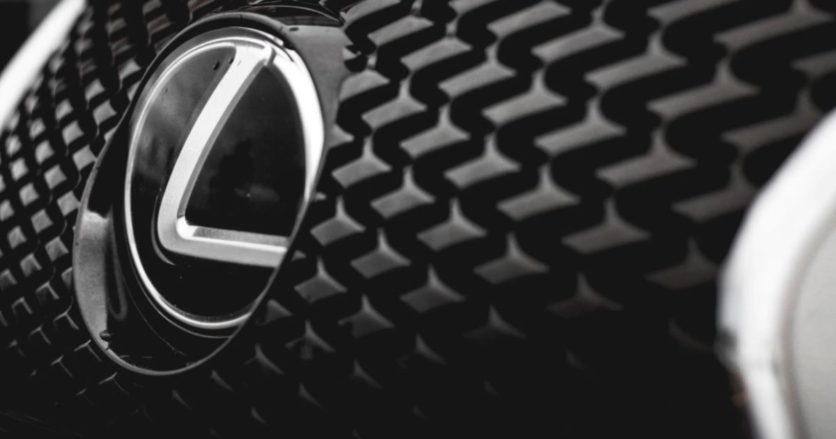 В Сети показали самый дешевый кроссовер Lexus для рынка Европы: фото