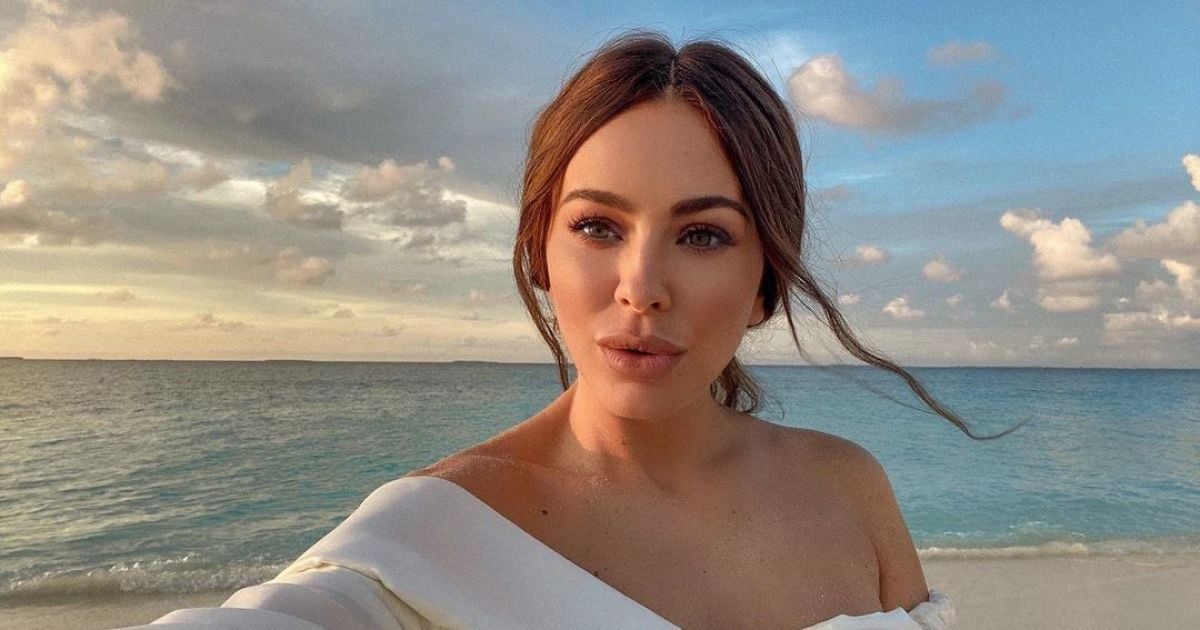 Дерзкая Ани Лорак в мини-платье похвасталась стройными ногами