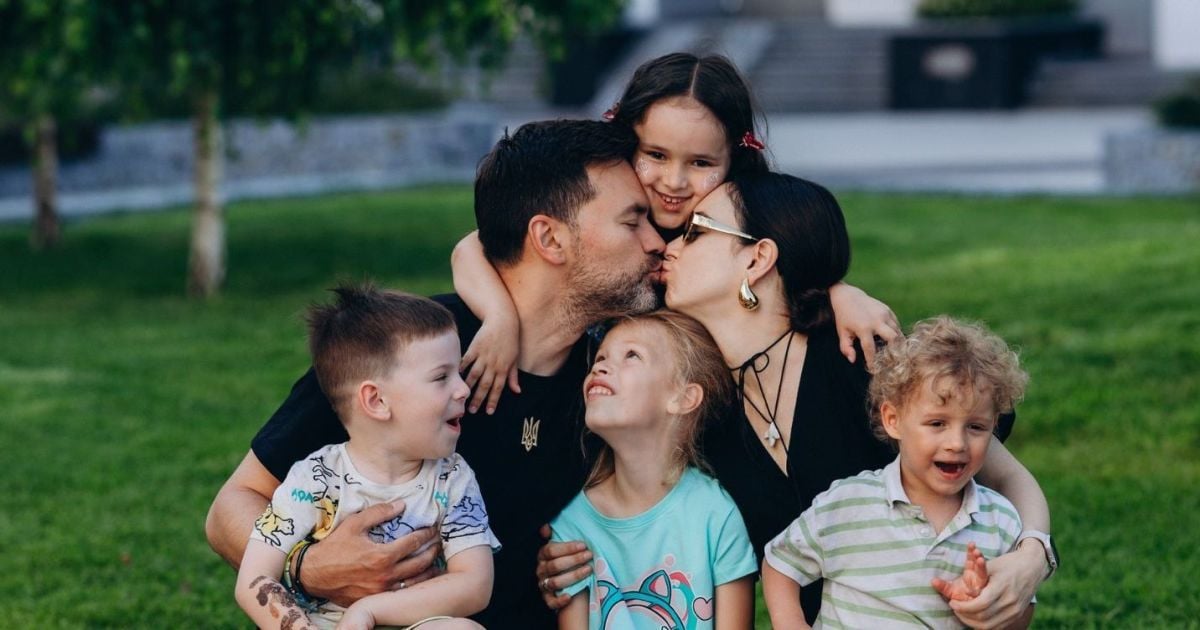 Тимур Мирошниченко с женой и детьми