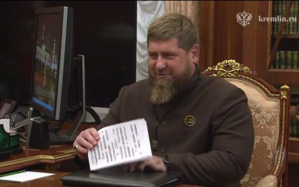 Кадыров отчитывался перед Путиным: текст выступления напечатали очень большими буквами (видео)