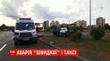 В Киеве "скорая" выбросила с дороги такси с женщиной и ребенком