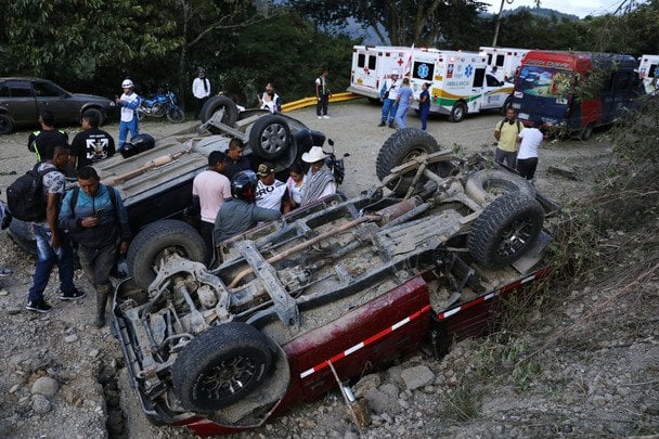 Унаслідок теракту вибухнув автобус: багато загиблих (фото)