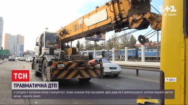 Авария в центре Одессы: автокран въехал стрелой в салон маршрутки с пассажирами