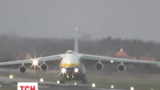 Посадка украинского самолета "Руслан" при сверхсложных погодных условиях поразила мир