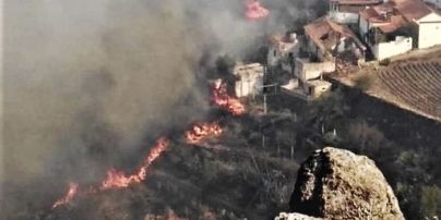 Лісові пожежі на Канарах. Через лихо евакуювали близько 9 тисяч людей