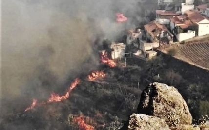 Лісові пожежі на Канарах. Через лихо евакуювали близько 9 тисяч людей