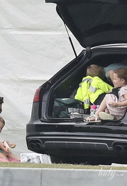 Герцогиня Кембриджська з дітьми / © Associated Press