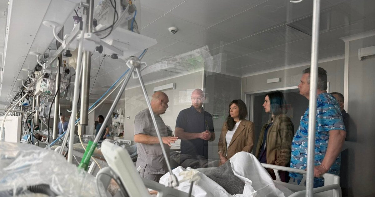 Після теракту в Києві 12-річний хлопчик вперше побачив маму: деталі з лікарні (фото)