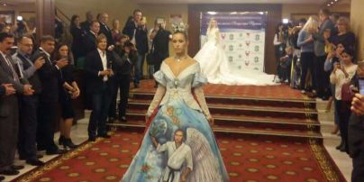 У Мережі висміюють весільну сукню з принтом крилатого Путіна на повний зріст