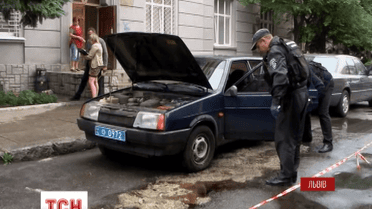 Во Львове возле райотдела милиции взорвали автомобиль уголовного розыска
