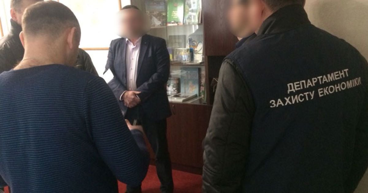 В киевской области глава райадминистрации требовал 100 тысяч долларов за разрешение на землю