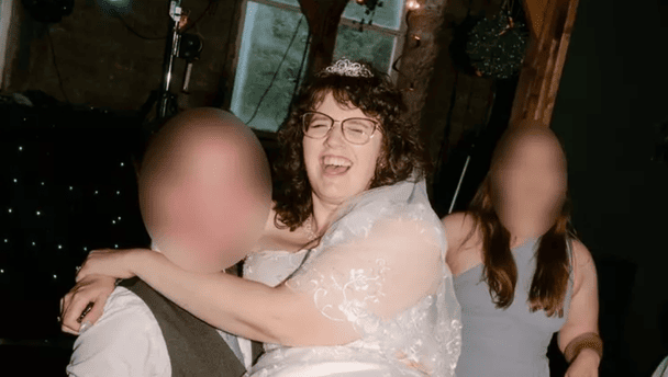 Невеста Эми Холиок в день своей свадьбы