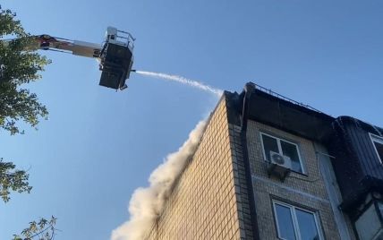 В Киеве утром горела многоэтажка: спасатели эвакуировали жителей