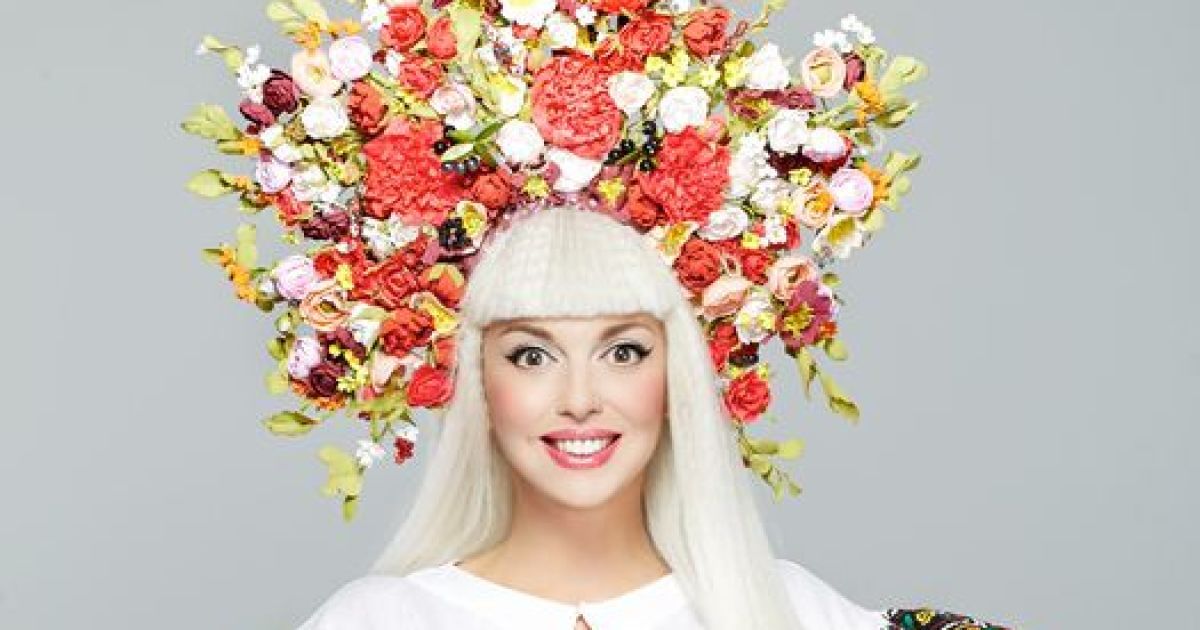 Чувственные губы Оли Поляковой вдохновили мастеров создать для нее "губорояль"