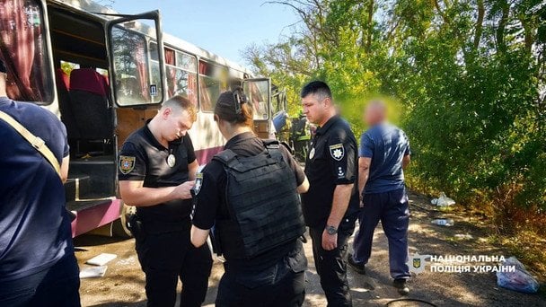 Унаслідок ДТП загинули дві жінки, щонайменше 25 людей отримали травми / © Поліція Одеської області