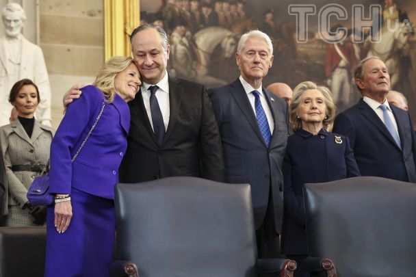 Александра Николаенко, Джилл Байден, Дуглас Эмгофф, Билл и Хиллари Клинтоны / © Associated Press