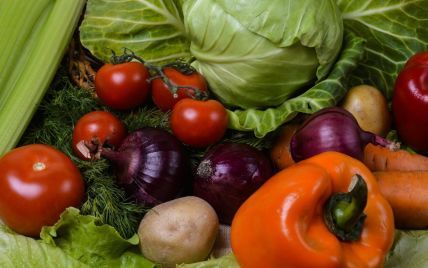 В Украину импортируют больше тепличных овощей