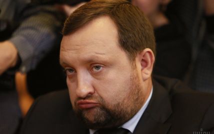 Суд отменил арест имущества отца экс-главы НБУ Арбузова