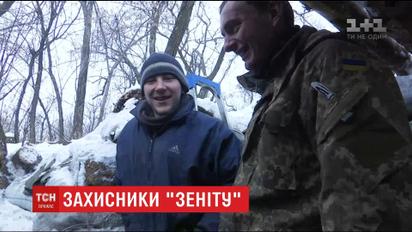 Молодые защитники: юноши стоят на опасных позициях вблизи Донецкого аэропорта