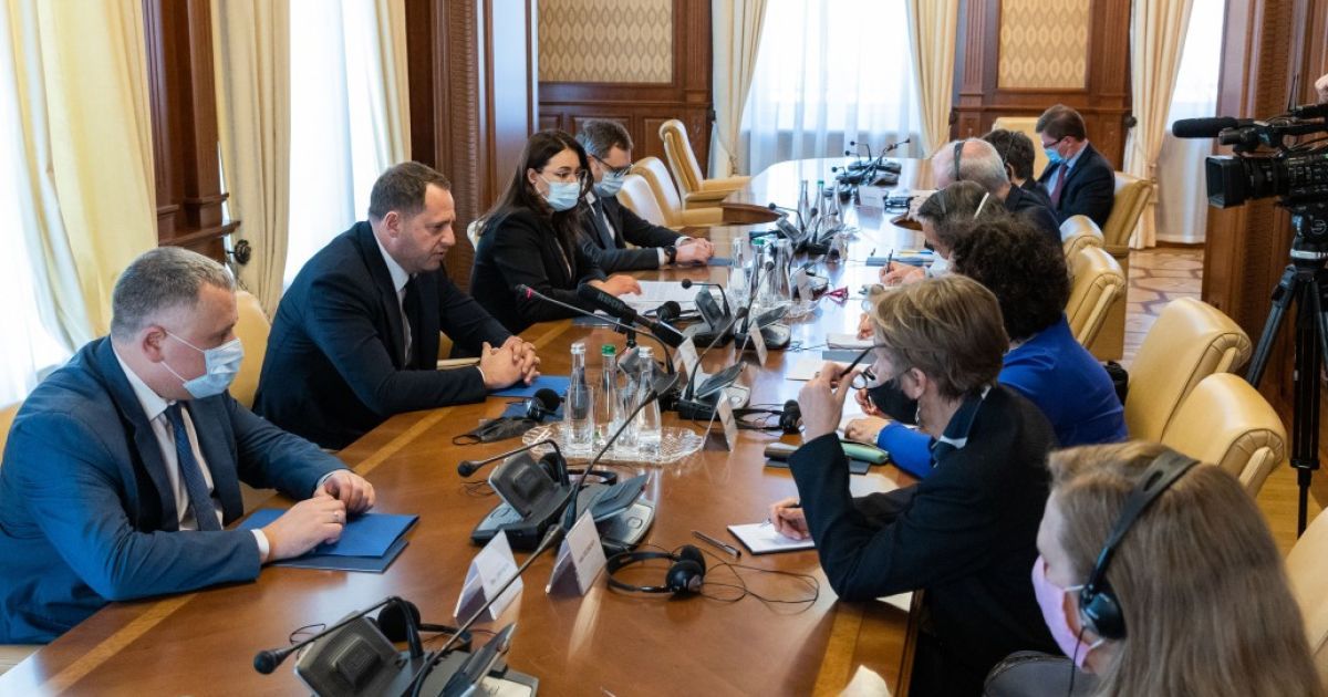 "Украина накануне Пасхи готова отдать пять человек" — Ермак об обмене пленными