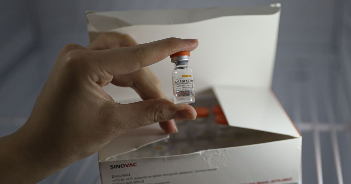 В Украину прибыло еще полмиллиона доз китайской вакцины CoronaVac