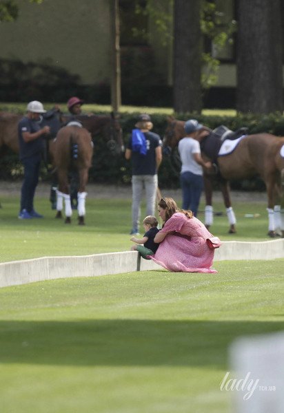 Герцогиня Кембриджська з дітьми / © Associated Press