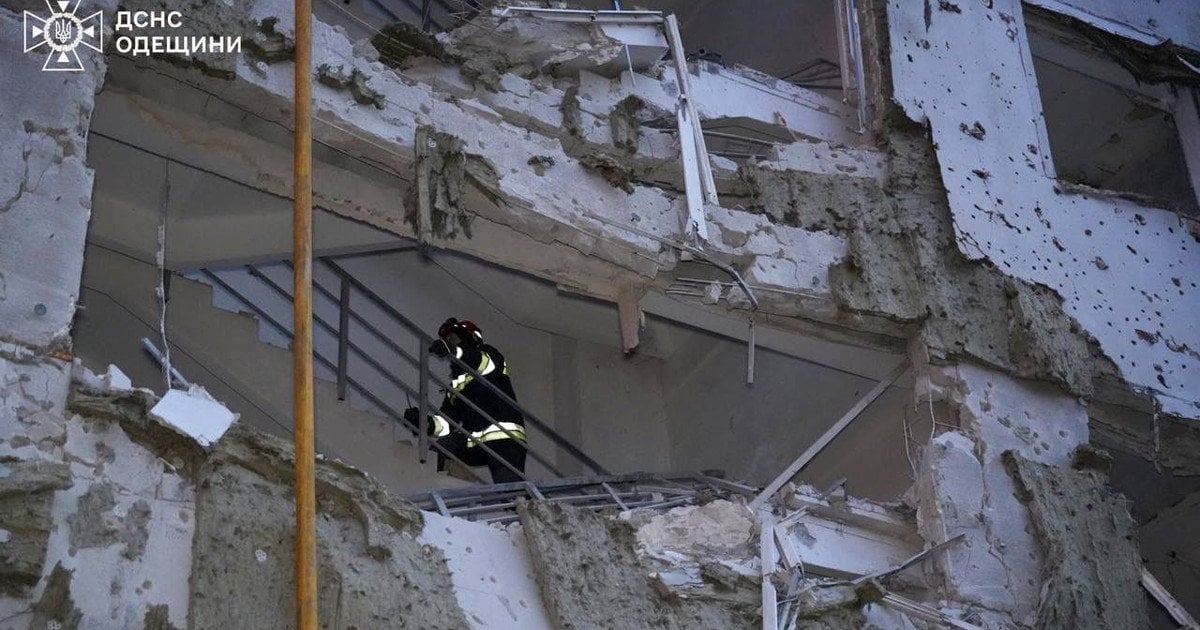 Ракетний удар по багатоповерхівці в Одесі