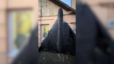 Військові показали збитий чорний “Шахед” гігантських розмірів