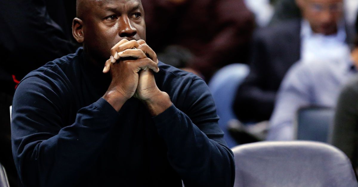 Расстроенный Майкл Джордан.