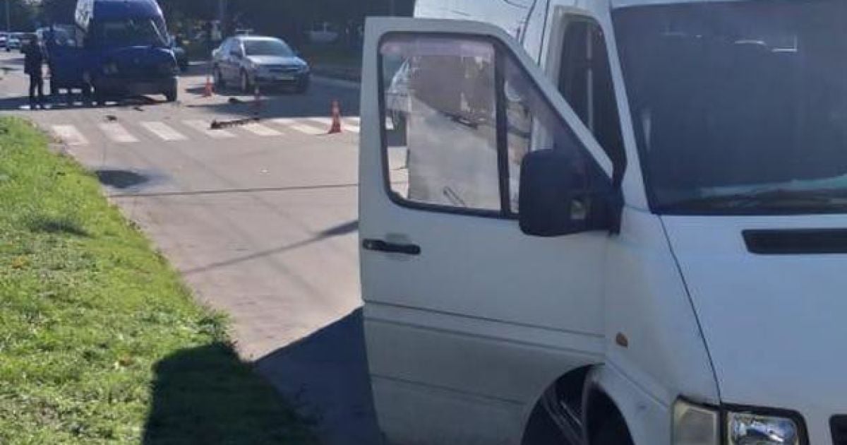 У Запоріжжі мікроавтобус в'їхав у маршрутку, є постраждалі