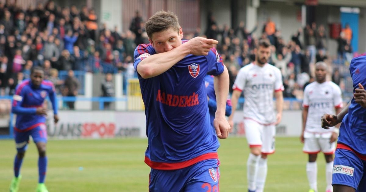 Голевой пас пяткой: Селезнев помог "Карабюкспору" победить в матче чемпионата Турции