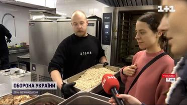 У Києві люди допомагають один одному вистояти у війні